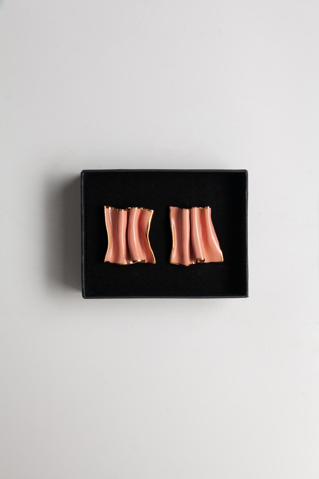 Серьги на гвоздиках «Коралловая драпировка» S-134