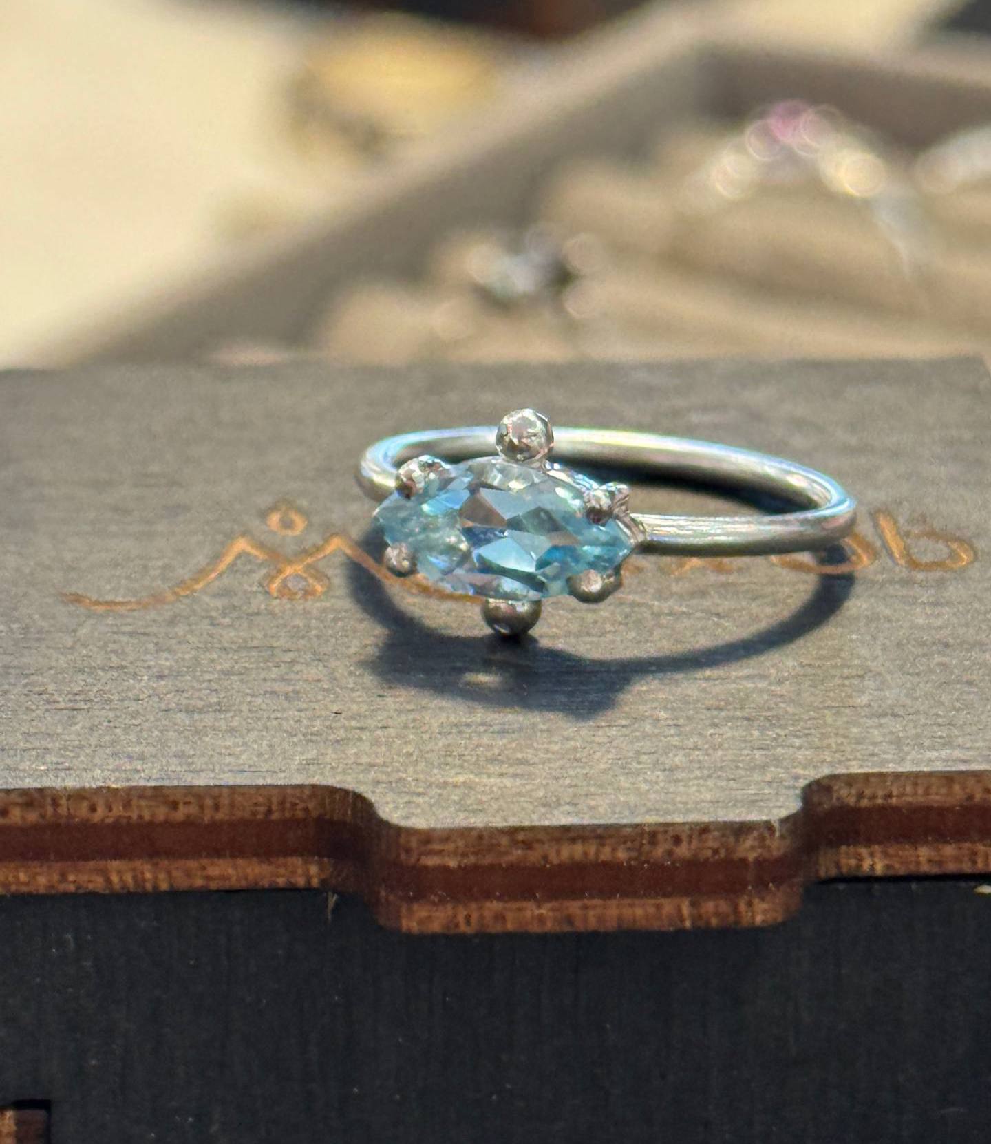 Кольцо "Маркиз" с натуральным камнем