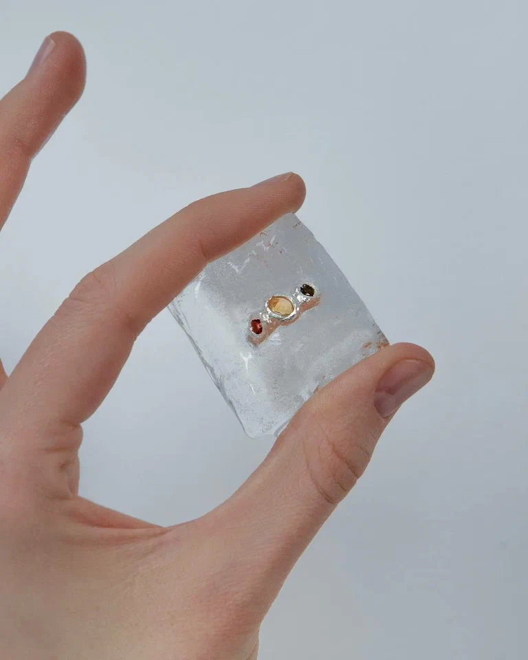 Кольцо "Свет" с 3 натуральными камнями