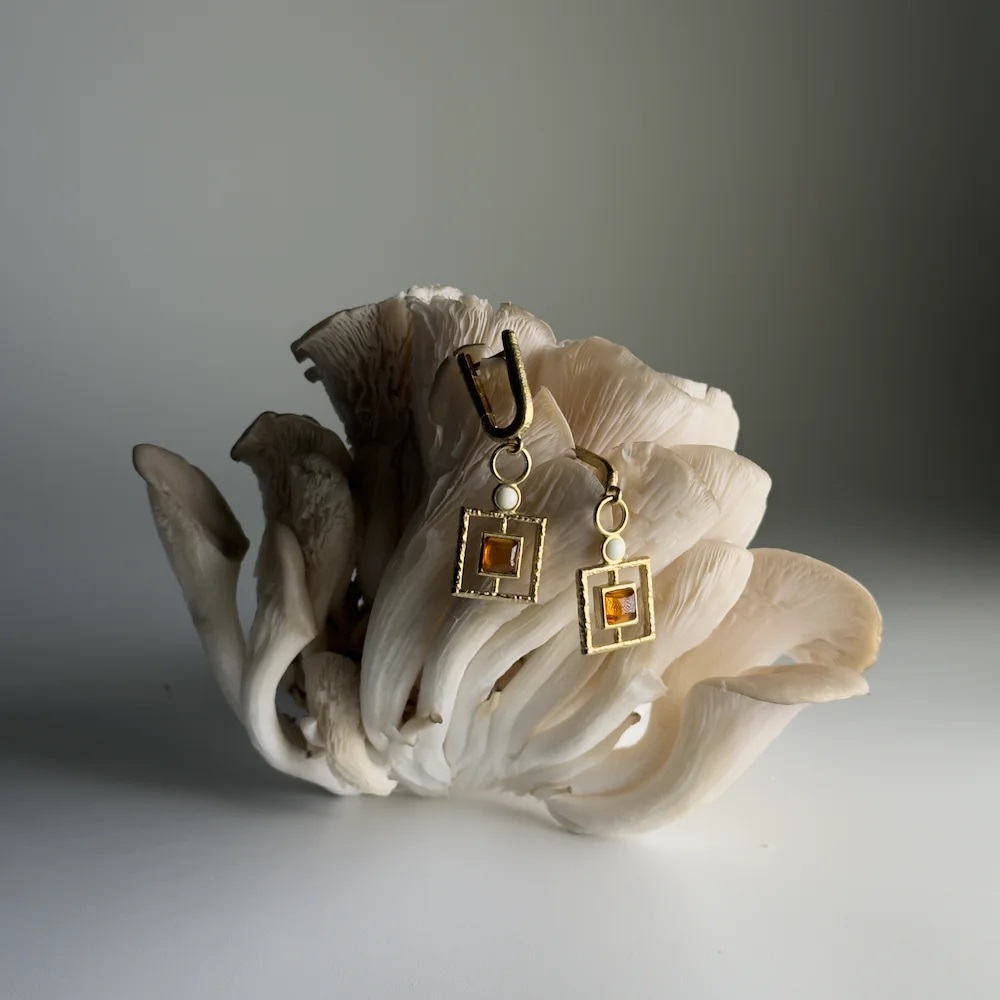 Серебряные серьги с янтарем Е30002ZO