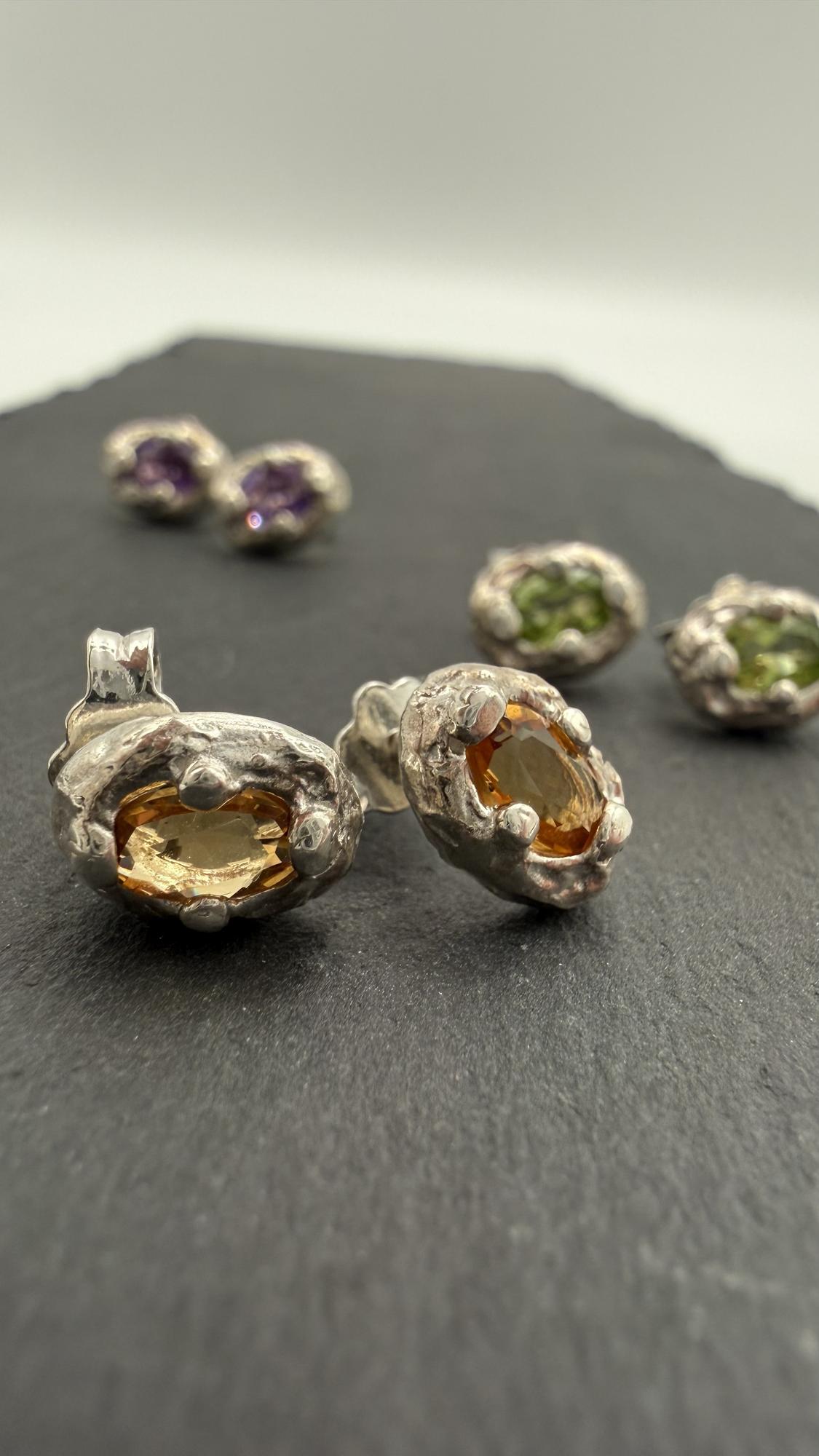 Моносерьга с натуральным камнем