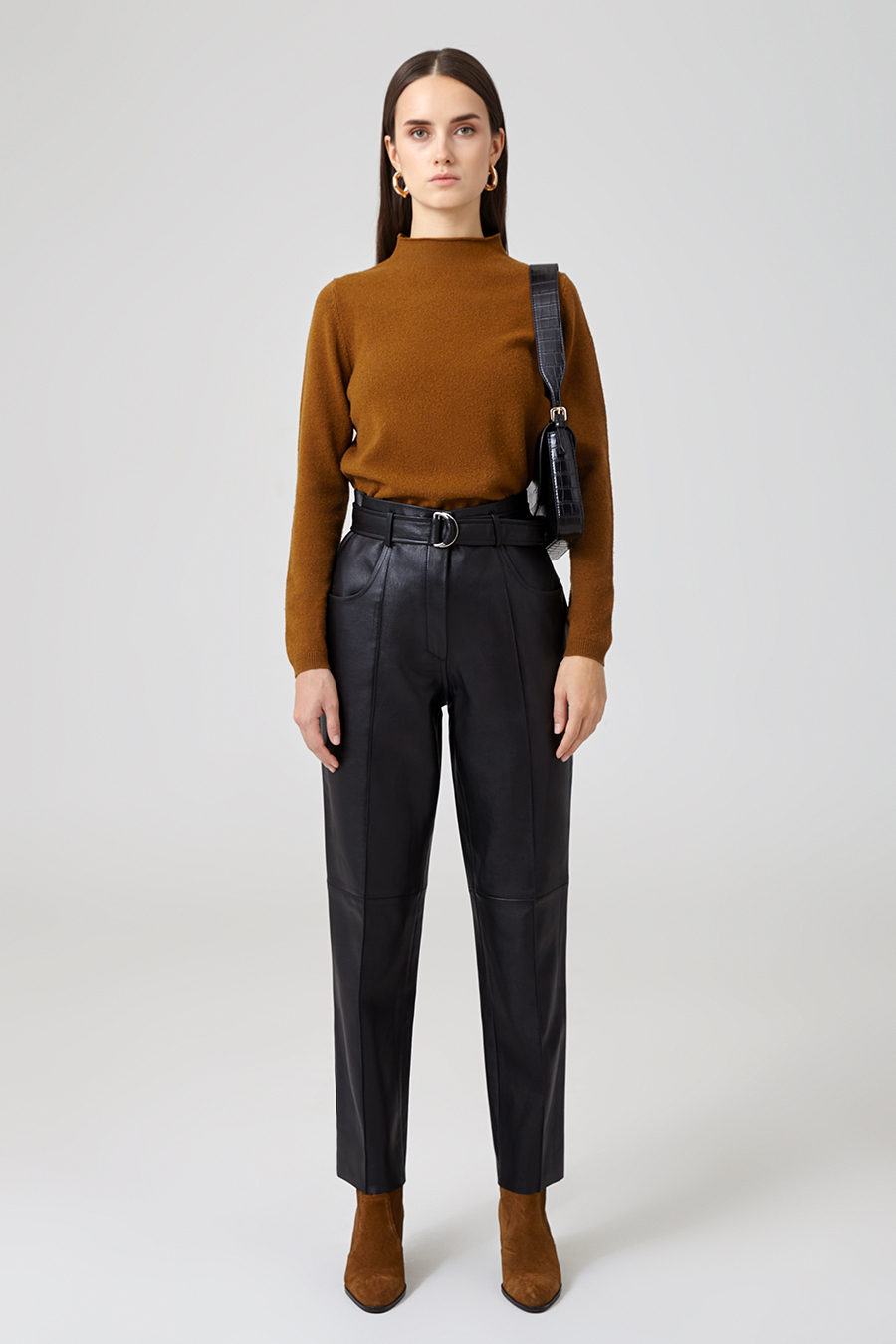 Брюки кожаные с высокой посадкой и ремнем