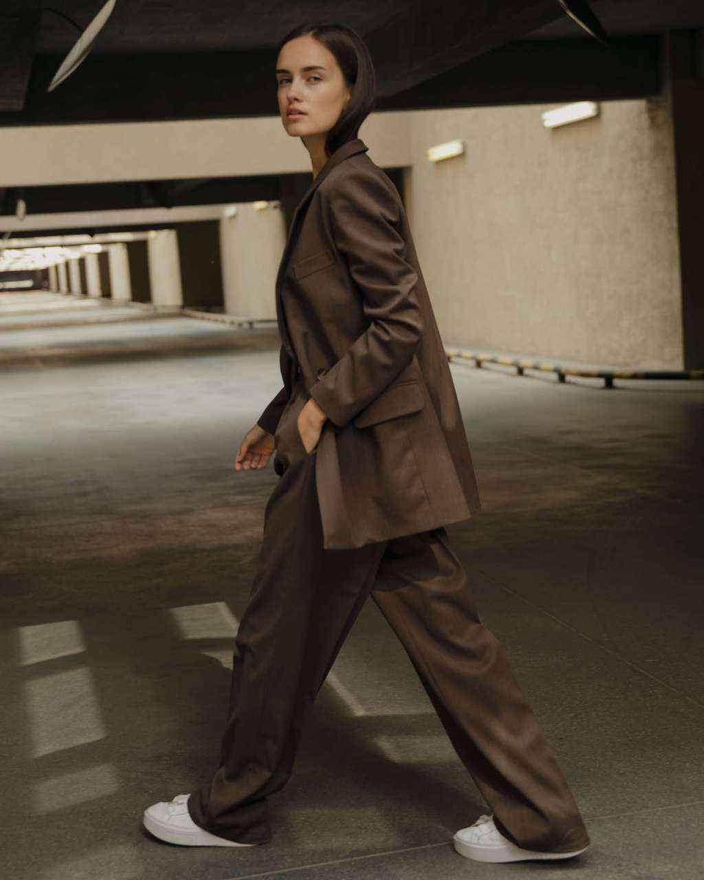 Пиджак из  тонкой костюмной шерсти двубортный коричневый