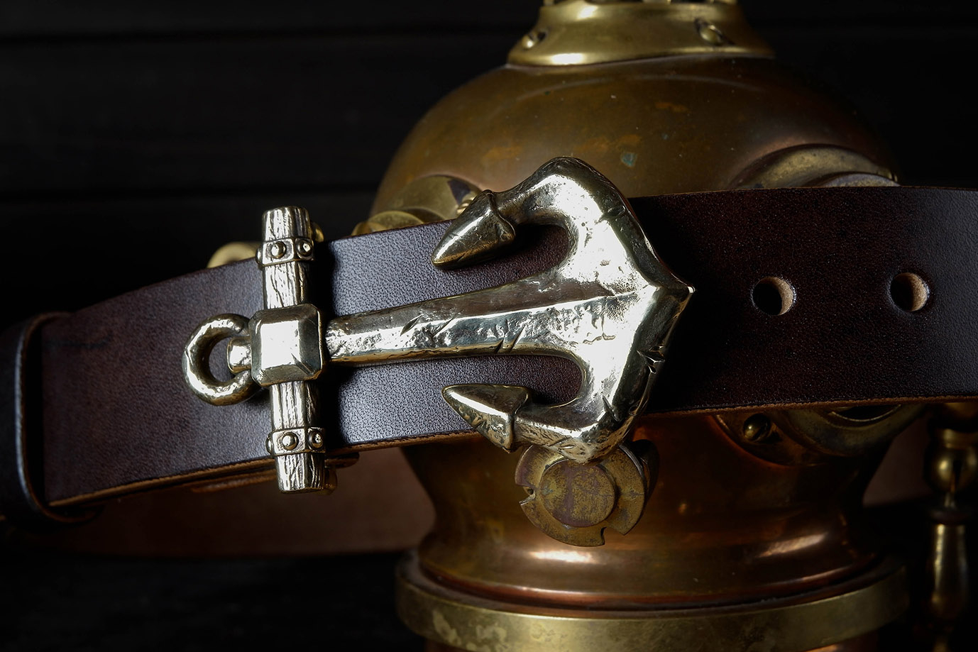 мужской ремень, кожаный ремень, для джинсов, коричневая кожа, темно-коричневая кожа, толстый ремень, пряжка литая латунь, ширина 40 мм, 4 см, ручная работа, Grossone, надежная пряжка, английская кожа, ручная прошивка, брючный, джинсовый ремень, классический ремень, купить ремень, заказать ремень, ремень под заказ, ремень большой размер, авторские пряжки, необычные пряжки, пряжка якорь