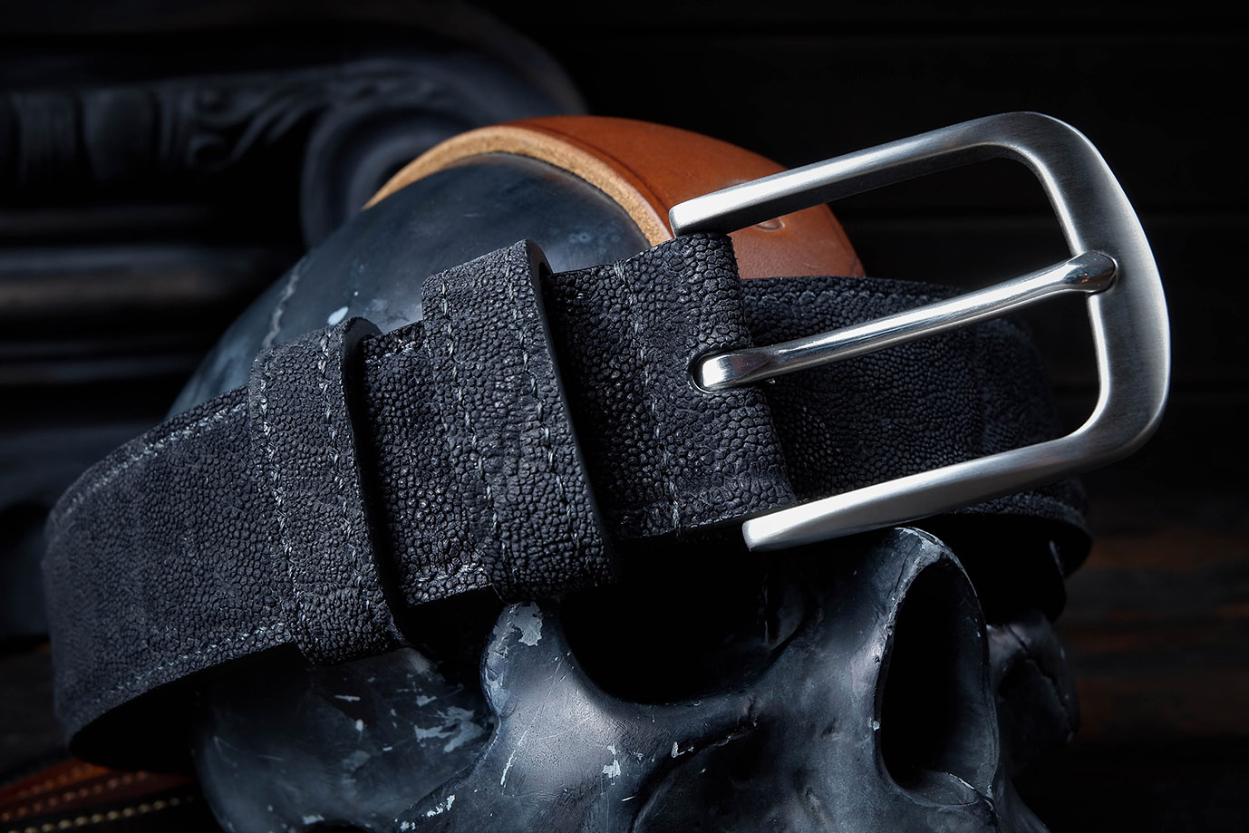 мужской ремень, кожаный ремень, для джинсов, для брюк, черная кожа, пряжка нержавеющая сталь,  ширина 40 мм, 4 см, ручная работа, Grossone, надежная пряжка, натуральная кожа, экзотическая кожа, необычная кожа, редкая кожа, ручная прошивка, брючный, джинсовый ремень, классический ремень, купить ремень, заказать ремень, ремень под заказ, ремень большой размер, кожа слона, необычный ремень