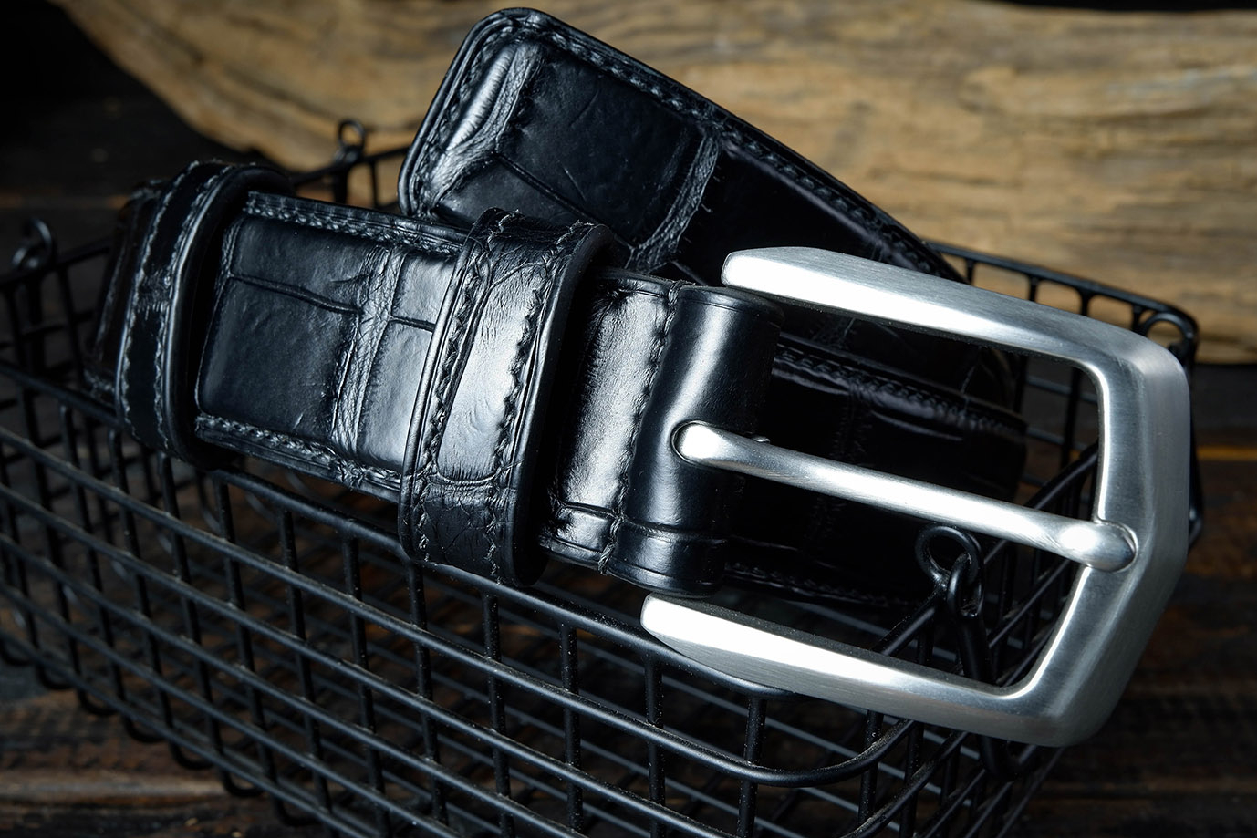 мужской ремень, кожаный ремень, для джинсов, для брюк, черная кожа, пряжка нержавеющая сталь,  ширина 40 мм, 4 см, ручная работа, Grossone, надежная пряжка, натуральная кожа, экзотическая кожа, необычная кожа, редкая кожа, ручная прошивка, брючный, джинсовый ремень, классический ремень, купить ремень, заказать ремень, ремень под заказ, ремень большой размер, кожа крокодила, необычный ремень