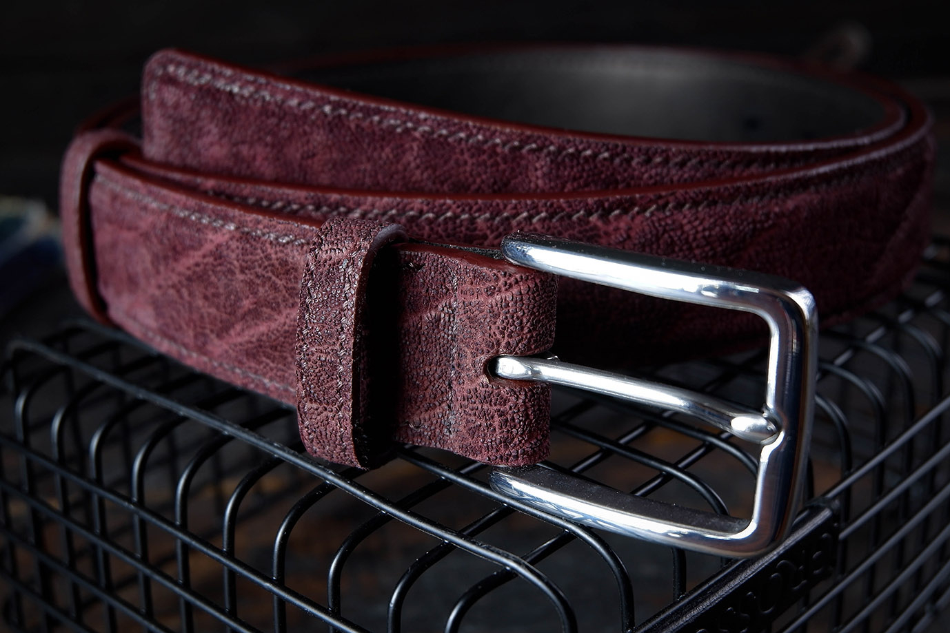мужской ремень, кожаный ремень, для джинсов, для брюк, винный цвет, кожа бордо, бордовая, пряжка нержавеющая сталь,  ширина 40 мм, 4 см, ручная работа, Grossone, надежная пряжка, натуральная кожа, экзотическая кожа, необычная кожа, редкая кожа, ручная прошивка, брючный, джинсовый ремень, классический ремень, купить ремень, заказать ремень, ремень под заказ, ремень большой размер, кожа слона, необычный ремень