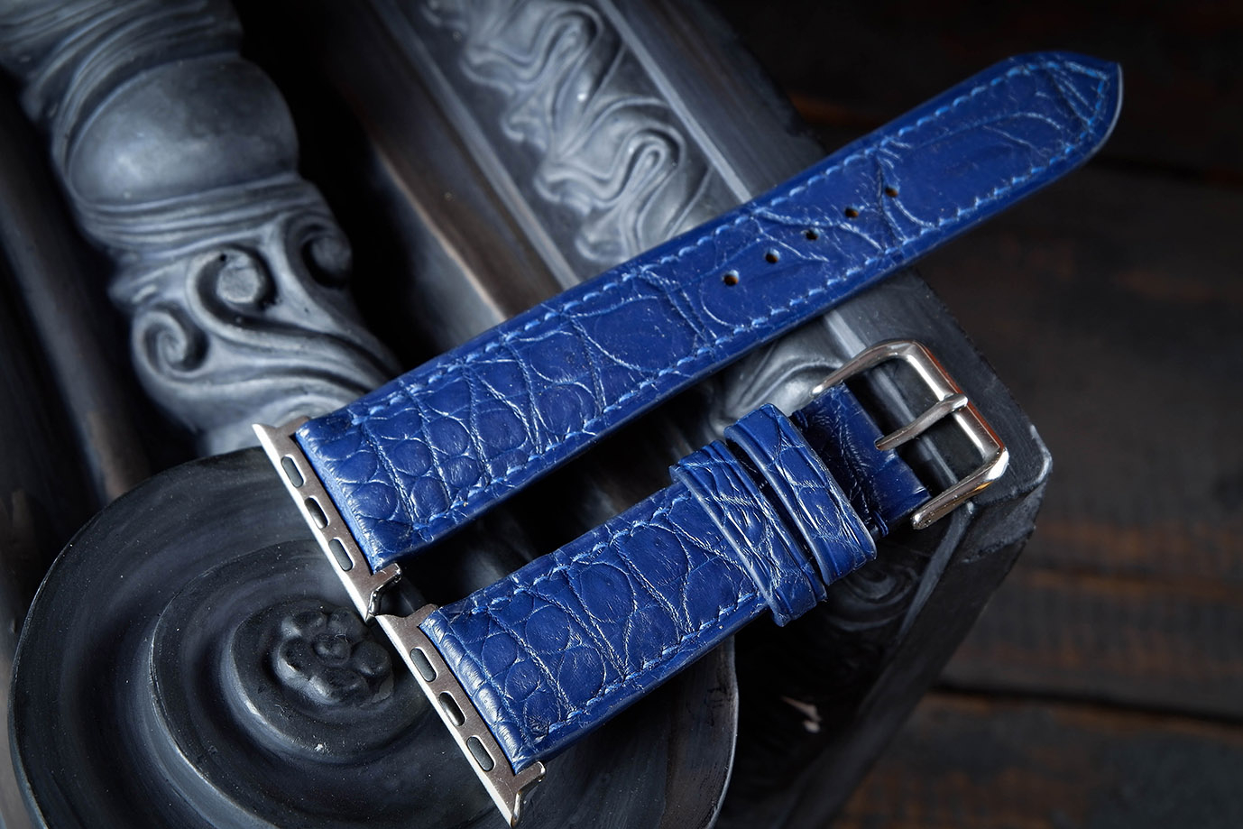 часовой ремешок, классические часы, apple watch, синяя кожа, кожа крокодила, черная фурнитура, фурнитура сталь, заказать ремешок, купить ремешок, ремешок под заказ, под размер, экзотическая кожа, необычная кожа, ремешок для часов, необычный ремешок, ручная прошивка, ручная работа
