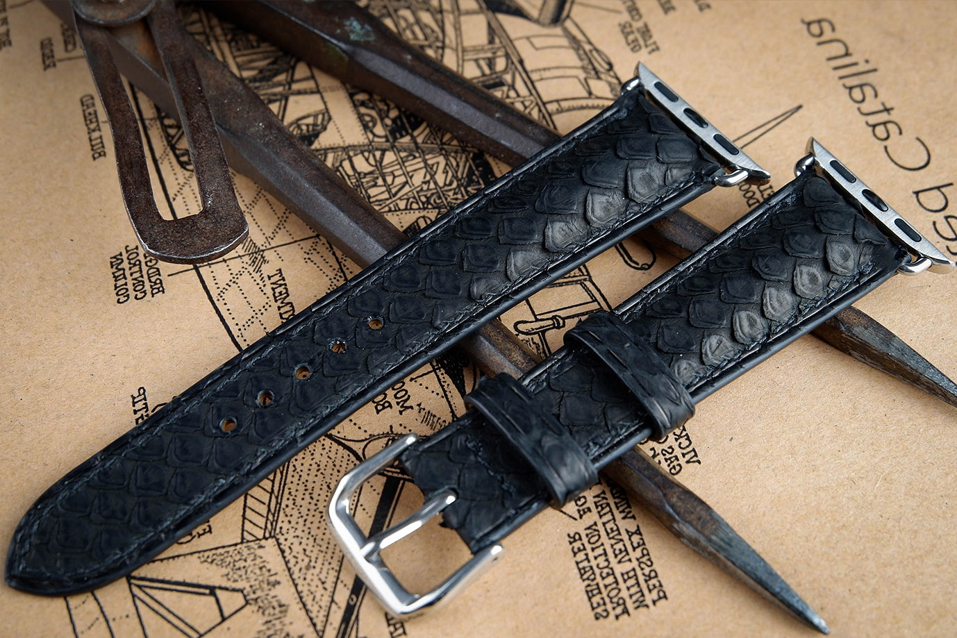 часовой ремешок, классические часы, apple watch, черная кожа, кожа питона, черная фурнитура, фурнитура сталь, заказать ремешок, купить ремешок, ремешок под заказ, под размер, экзотическая кожа, необычная кожа, ремешок для часов, необычный ремешок, ручная прошивка