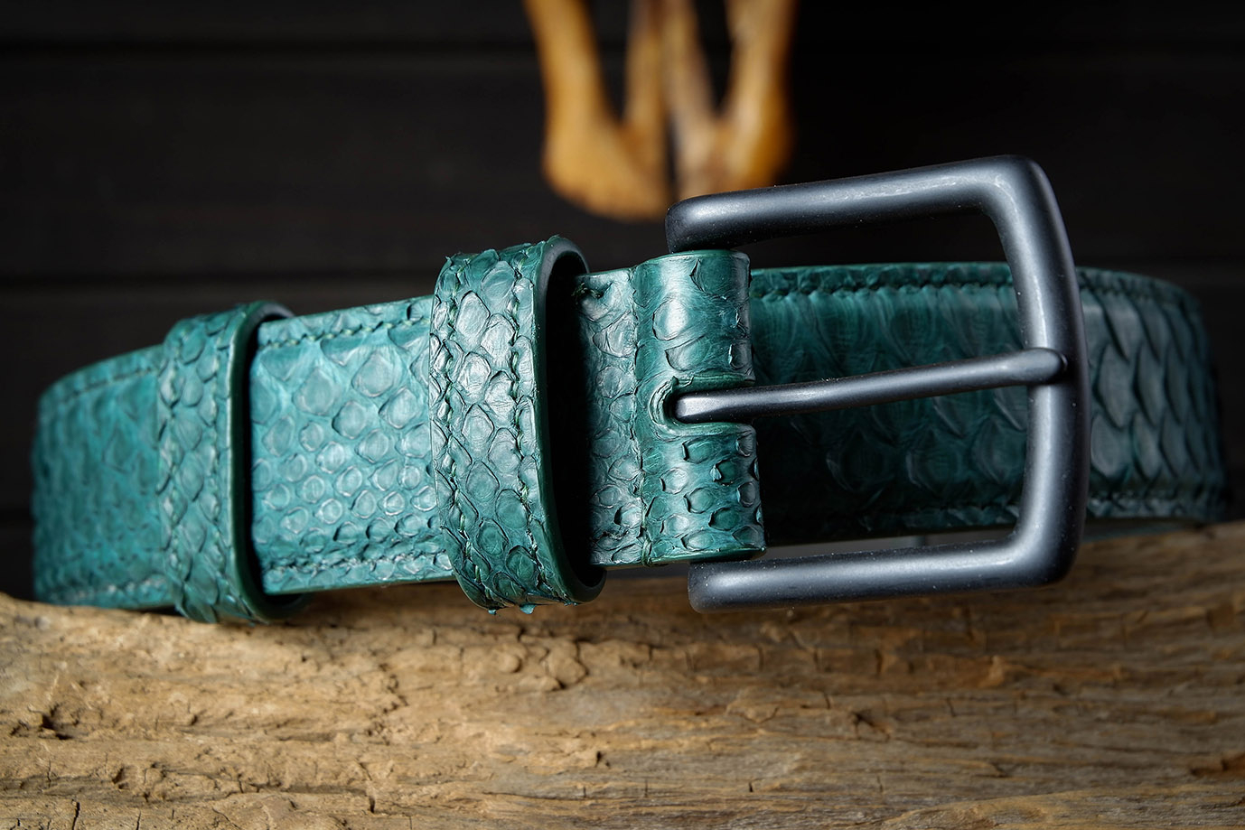 мужской ремень, женский ремень, кожаный ремень, для джинсов, для брюк, зеленая кожа, пряжка нержавеющая сталь,  ширина 40 мм, 4 см, ручная работа, Grossone, надежная пряжка, натуральная кожа, экзотическая кожа, необычная кожа, редкая кожа, ручная прошивка, брючный, джинсовый ремень, классический ремень, купить ремень, заказать ремень, ремень под заказ, ремень большой размер, кожа питона