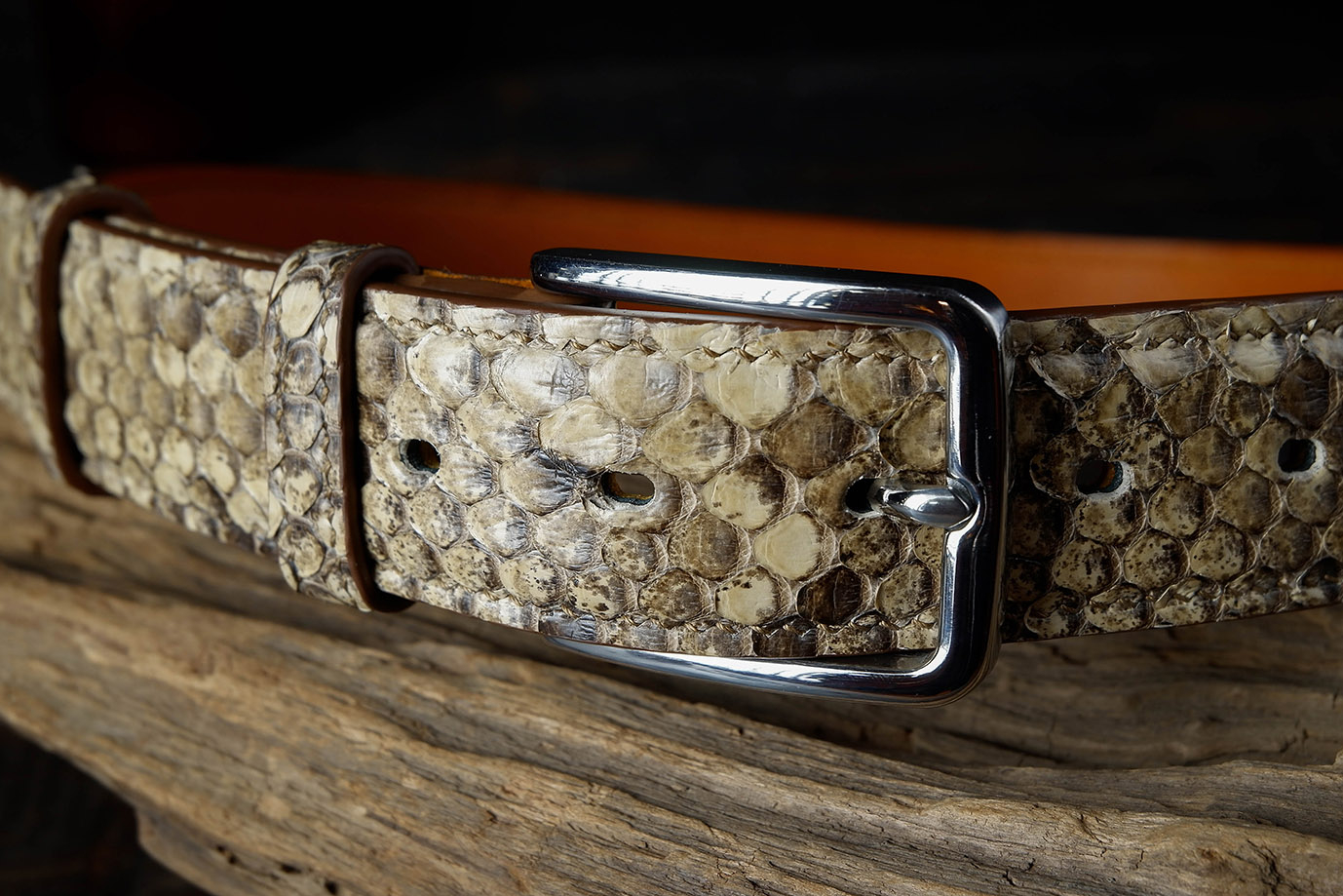 мужской ремень, женский ремень, кожаный ремень, для джинсов, для брюк, бежевая кожа, светло-коричневая, пряжка литая латунь,  ширина 40 мм, 4 см, ручная работа, Grossone, надежная пряжка, натуральная кожа, экзотическая кожа, необычная кожа, редкая кожа, ручная прошивка, брючный, джинсовый ремень, классический ремень, купить ремень, заказать ремень, ремень под заказ, ремень большой размер, кожа питона