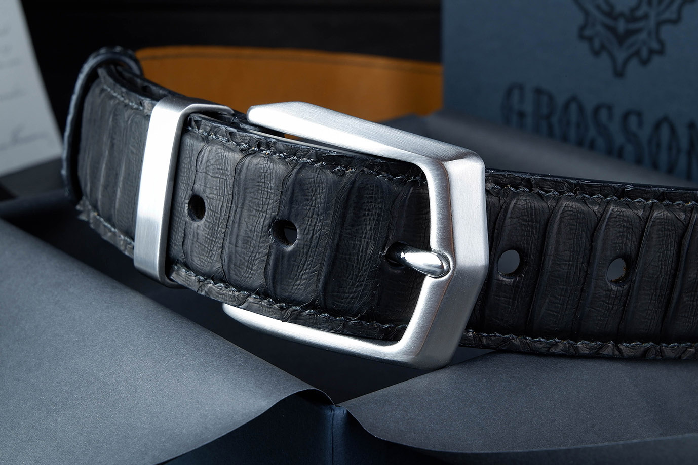 мужской ремень, кожаный ремень, для джинсов, для брюк, черная кожа, пряжка нержавеющая сталь,  ширина 40 мм, 4 см, ручная работа, Grossone, надежная пряжка, натуральная кожа, экзотическая кожа, необычная кожа, редкая кожа, ручная прошивка, брючный, джинсовый ремень, классический ремень, купить ремень, заказать ремень, ремень под заказ, ремень большой размер, кожа питона