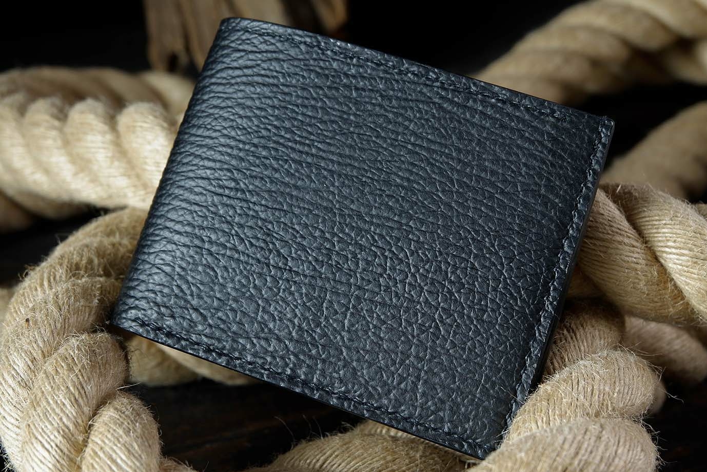 мужское портмоне, мужской кошелек, черная кожа, заказать портмоне, купить портмоне, портмоне под заказ, ручная прошивка, ручная работа, натуральная кожа, экзотическая кожа, необычная кожа, редкая кожа, кожа акулы, кожа козы