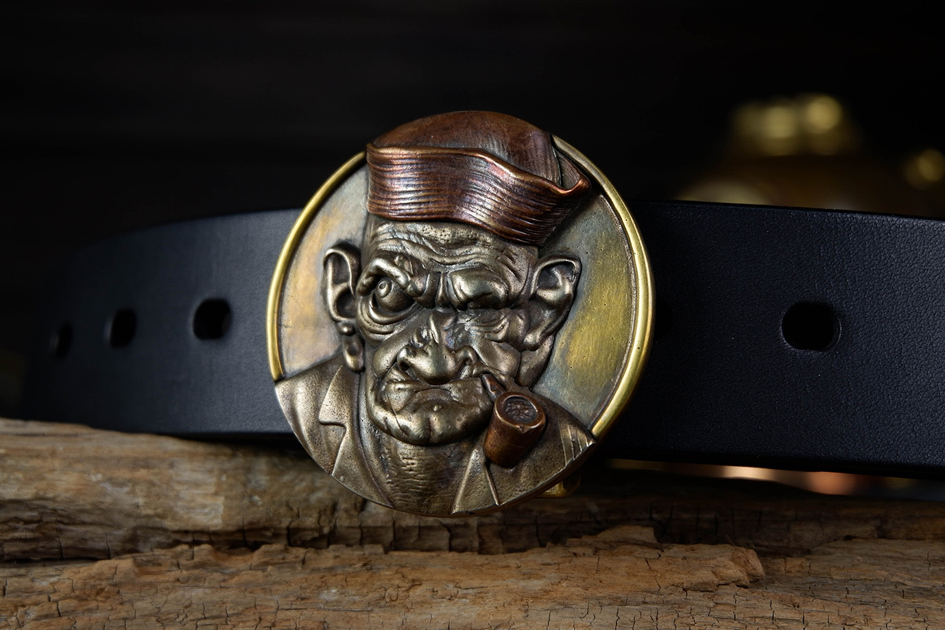 мужской ремень, кожаный ремень, для джинсов, черная кожа, толстый ремень, пряжка литая латунь, ширина 40 мм, 4 см, ручная работа, Grossone, водяной буйвол, надежная пряжка, японская кожа, ручная прошивка, брючный, джинсовый ремень, классический ремень, купить ремень, заказать ремень, ремень под заказ, ремень большой размер, авторские пряжки, необычные пряжки, пряжка папай, пряжка моряк, мужик с трубкой, пряжка из трех металлов, разноцветная пряжка