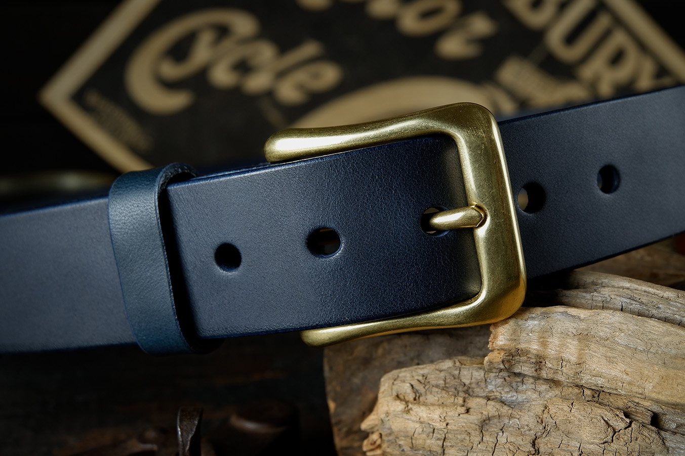 мужской ремень, кожаный ремень, для джинсов, синяя кожа, толстый ремень, пряжка литая латунь, ширина 40 мм, 4 см, ручная работа, Grossone, водяной буйвол, надежная пряжка, японская кожа, ручная прошивка, брючный, джинсовый ремень, классический ремень, купить ремень, заказать ремень, ремень под заказ, ремень большой размер