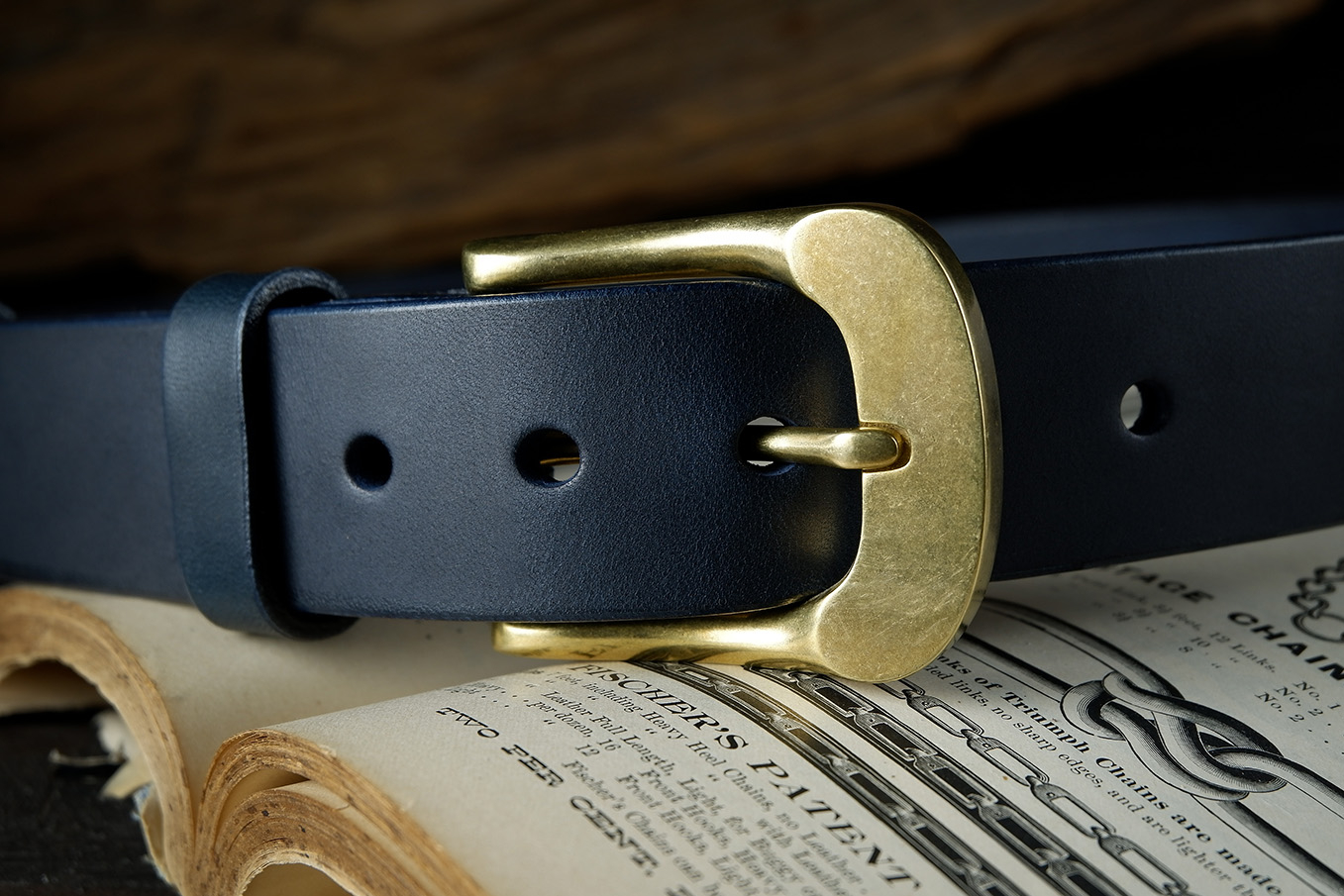 мужской ремень, кожаный ремень, для джинсов, синяя кожа, толстый ремень, пряжка литая латунь, ширина 40 мм, 4 см, ручная работа, Grossone, водяной буйвол, надежная пряжка, японская кожа, ручная прошивка, брючный, джинсовый ремень, классический ремень, купить ремень, заказать ремень, ремень под заказ, ремень большой размер, авторские пряжки, пряжка саммит