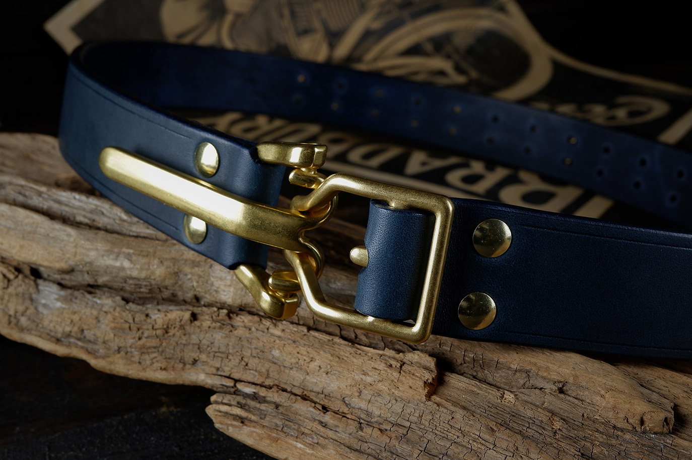 мужской ремень, кожаный ремень, для джинсов, синяя кожа, толстый ремень, пряжка литая латунь, ширина 40 мм, 4 см, ручная работа, Grossone, водяной буйвол, надежная пряжка, японская кожа, ручная прошивка, брючный, джинсовый ремень, классический ремень, купить ремень, заказать ремень, ремень под заказ, ремень большой размер, необычные пряжки, пряжка литлтон