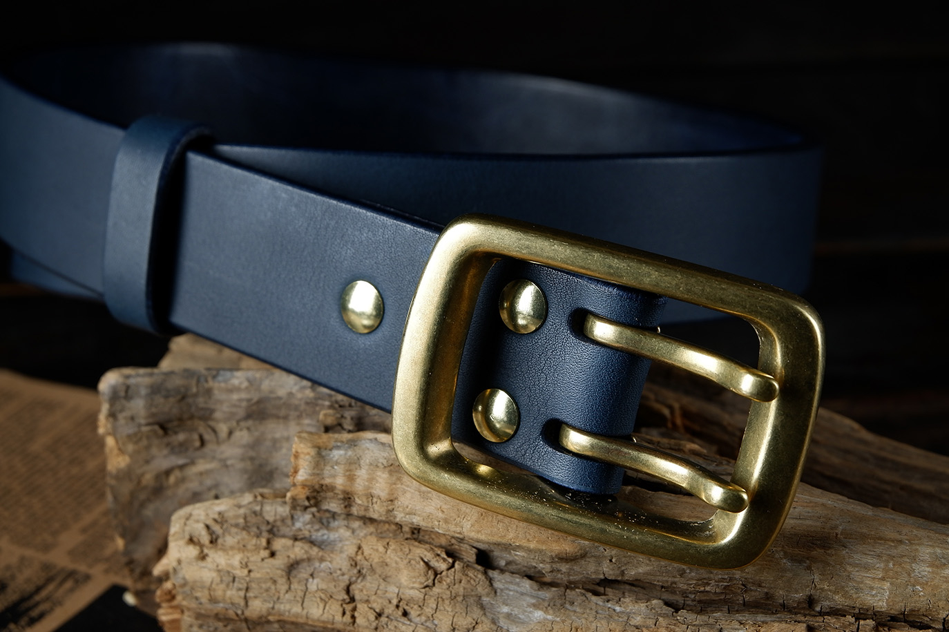 мужской ремень, кожаный ремень, для джинсов, синяя кожа, толстый ремень, пряжка литая латунь, ширина 40 мм, 4 см, ручная работа, Grossone, водяной буйвол, надежная пряжка, японская кожа, ручная прошивка, брючный, джинсовый ремень, классический ремень, купить ремень, заказать ремень, ремень под заказ, ремень большой размер, авторские пряжки, пряжка Гаррисон, пряжка с двумя язычками