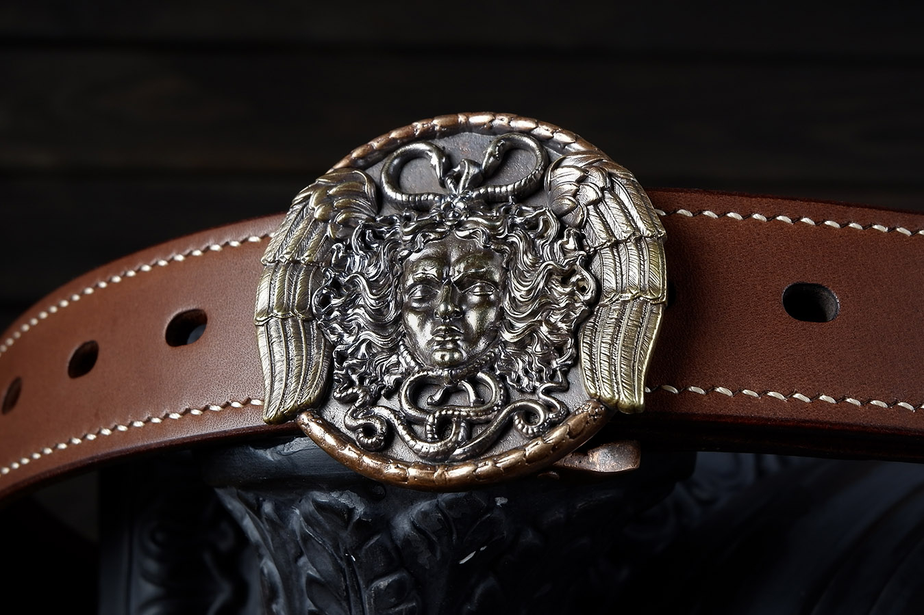мужской ремень, кожаный ремень, для джинсов, коричневая кожа, толстый ремень, пряжка нержавеющая сталь, ширина 40 мм, 4 см, ручная работа, Grossone, водяной буйвол, надежная пряжка, японская кожа, ручная прошивка, брючный, джинсовый ремень, классический ремень, купить ремень, заказать ремень, ремень под заказ, ремень большой размер, авторские пряжки, необычные пряжки, пряжка горгона, пряжка медуза, медуза горгона, пряжка из трех металлов, разноцветная пряжка