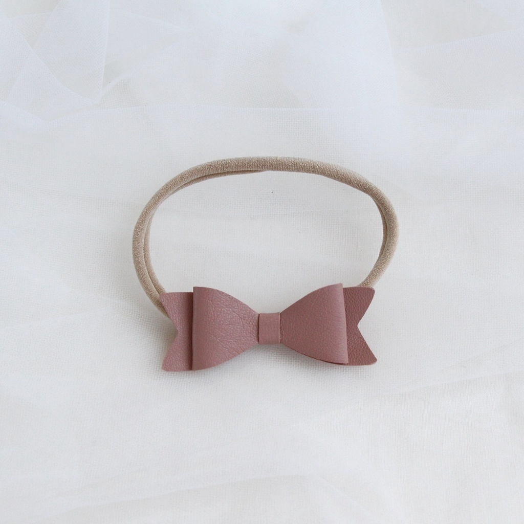 Повязка на голову "Кожаный бантик" бежевый