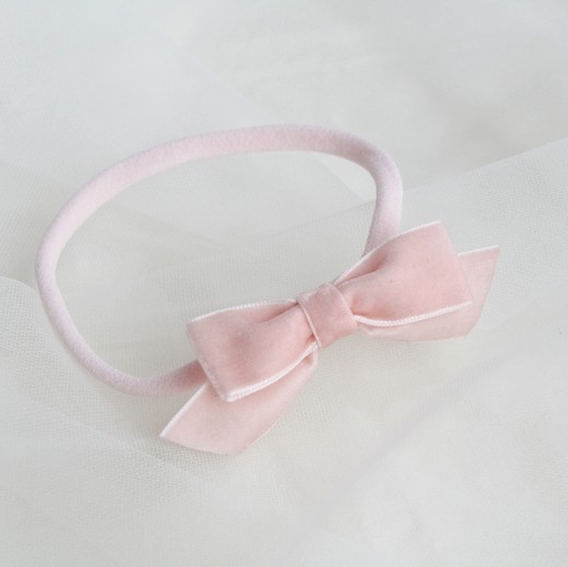 Повязка на голову "Бархатный бантик" нежно-розовый