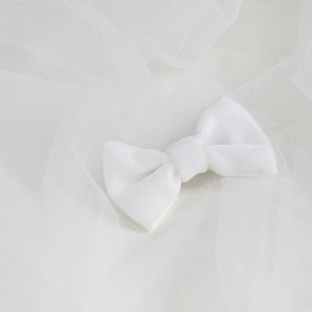 Заколка зажим "Бархатный бант" цвет белый