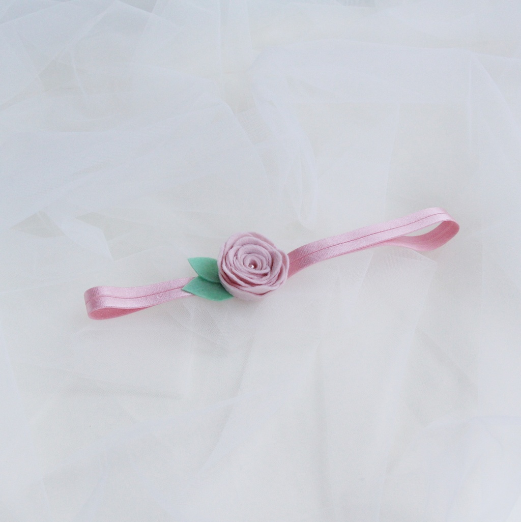 Повязка на голову "Фетровая розочка" цвет светло-розовый"