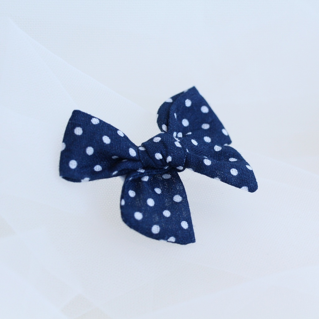 Зажим "Хлопковый бант" цвет темно-синий горошек