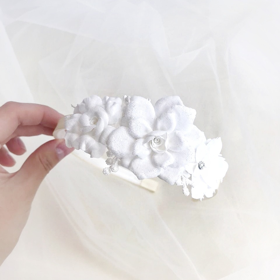 Ободок "Нежные цветы" белый