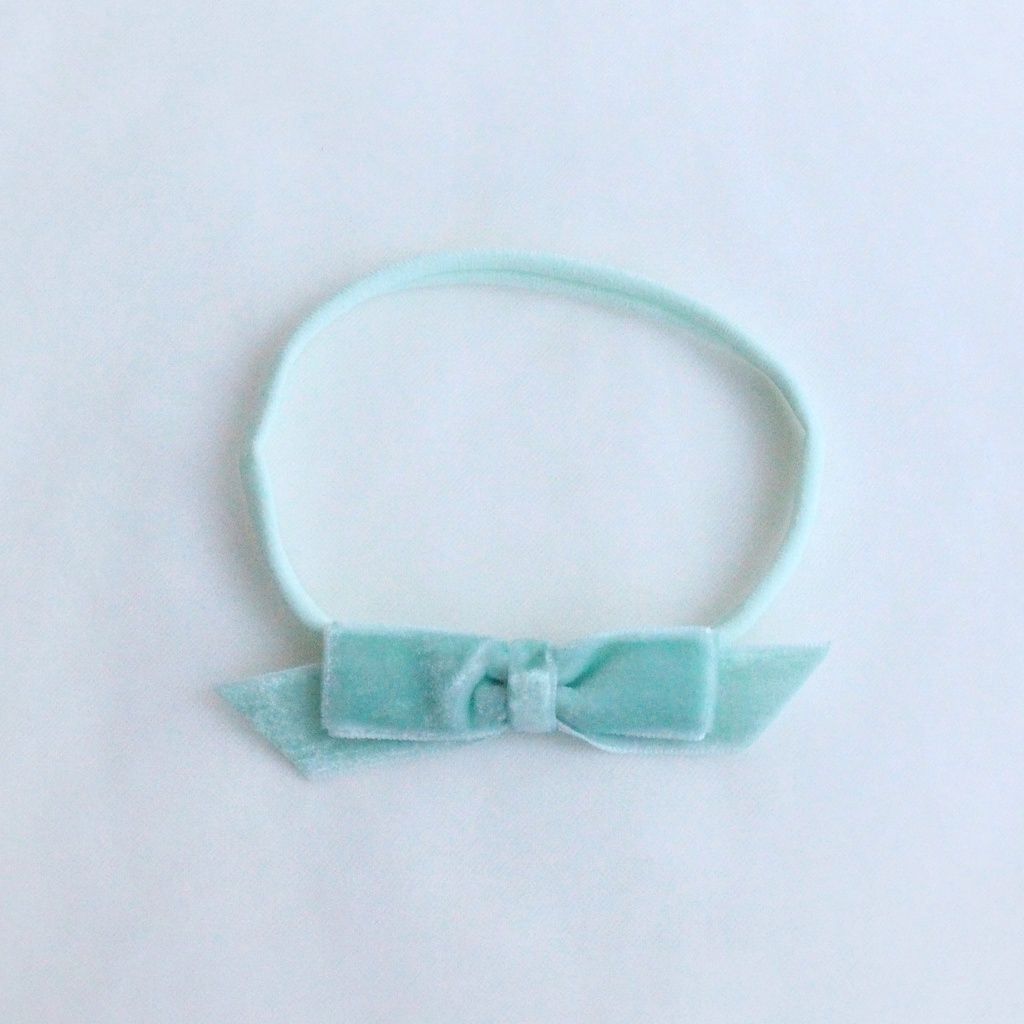 Повязка на голову "Бархатный бантик" мятный