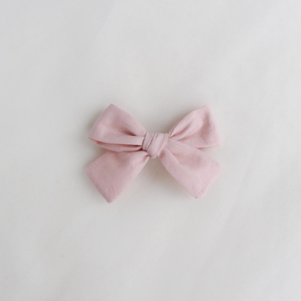 Заколка-зажим "Хлопковый бант" светло-розовый
