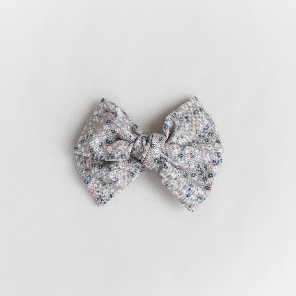 Заколка-зажим "Хлопковый бант" серый с мелкими цветами
