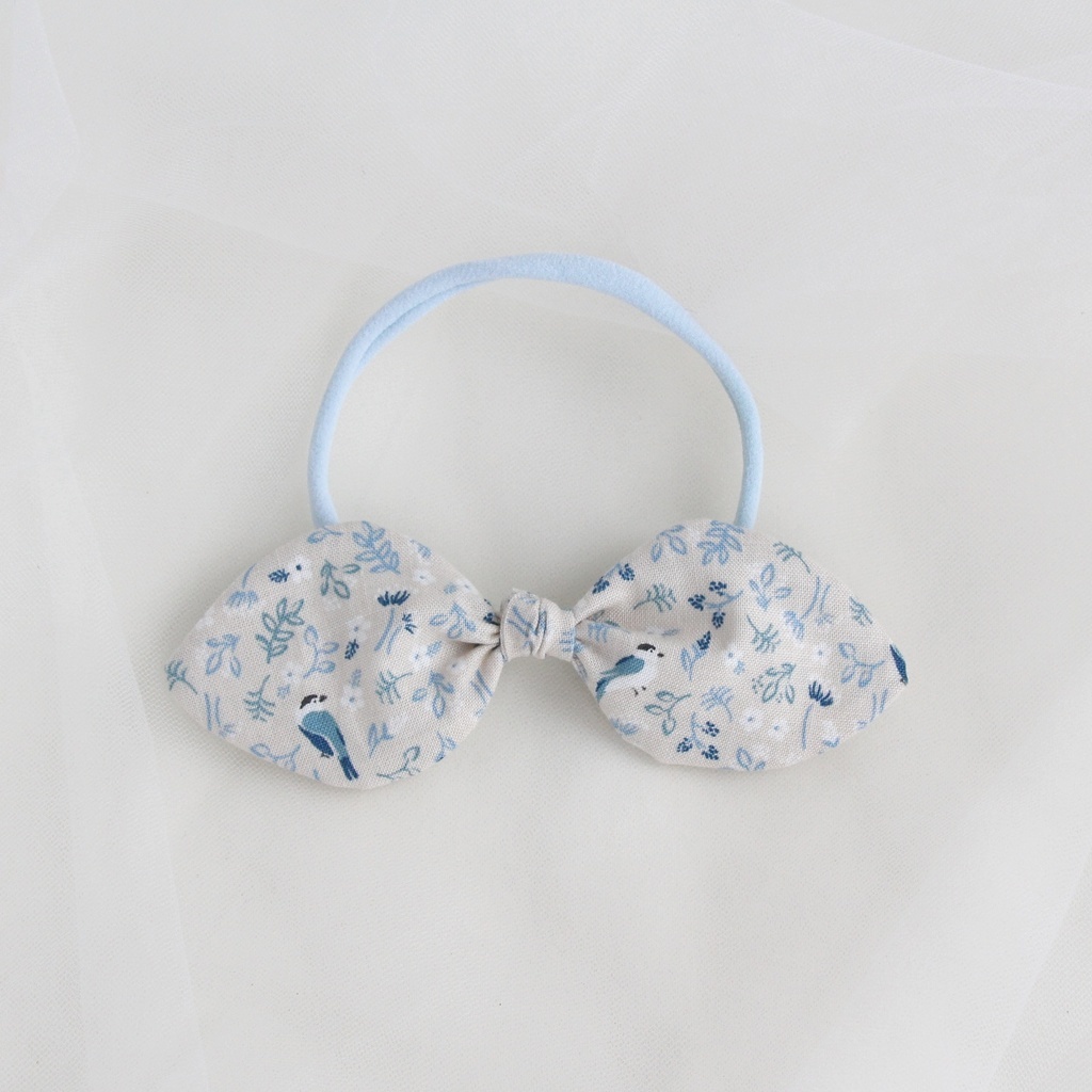 Повязка на голову "Солоха" бежевый с голубыми птицами