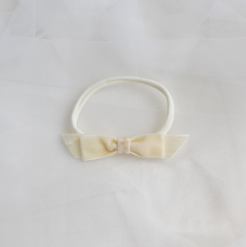 Повязка на голову "Бархатный бантик" ванильный