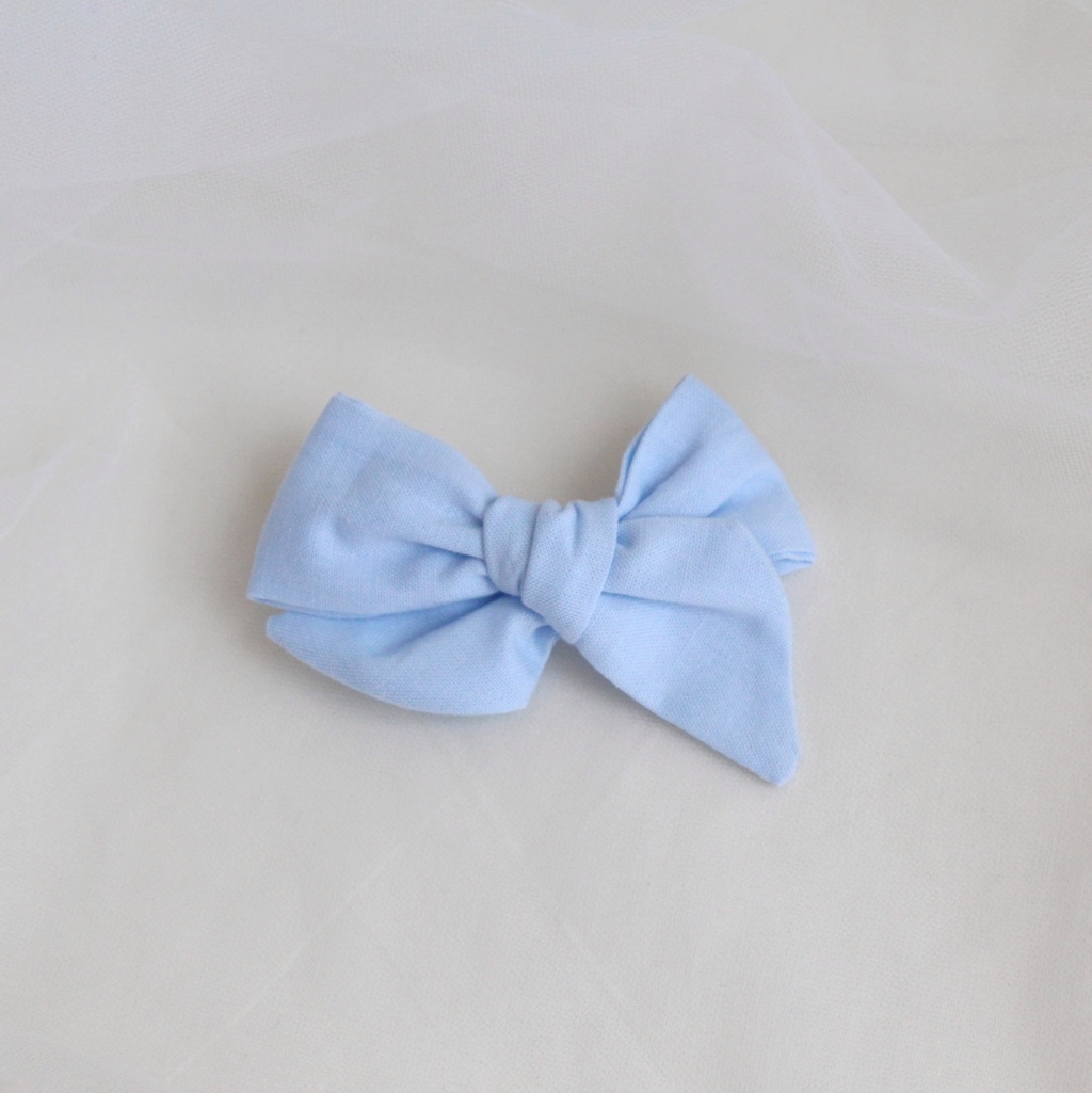 Заколка-зажим "Хлопковый бант" светло-голубой
