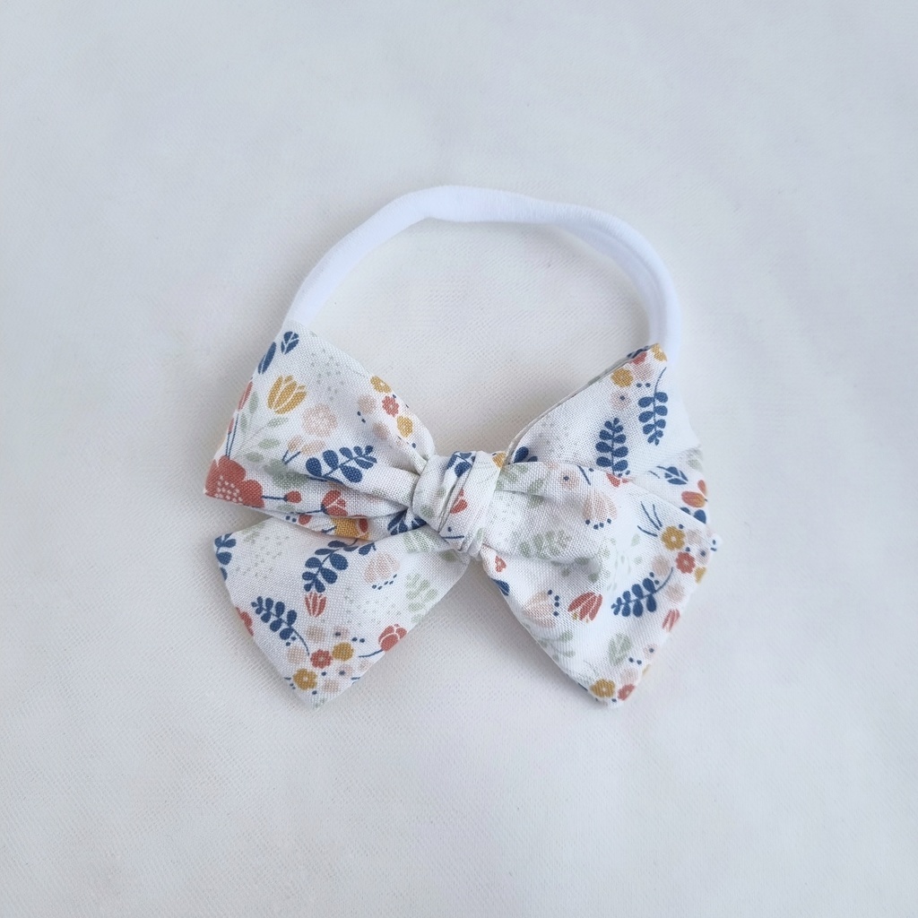Повязка на голову "Хлопковый бант" белый с разноцветными цветами