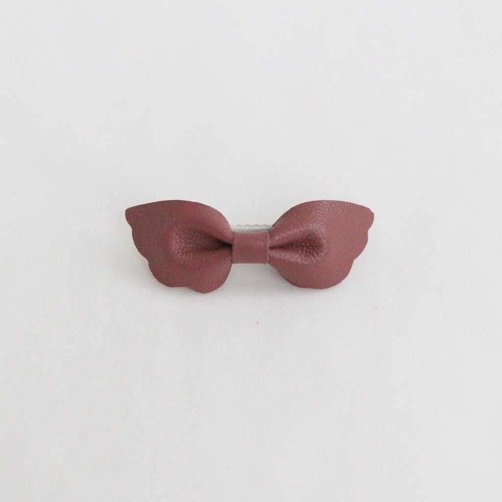 Заколка-зажим "Кожаный бантик-крылья" грязно-розовый