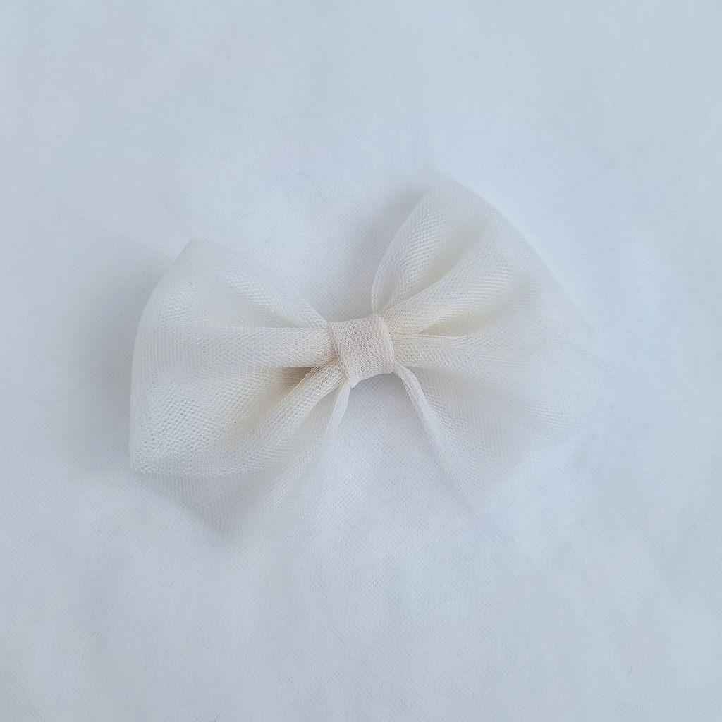 Заколка-зажим "Фатиновый бант" бежевый