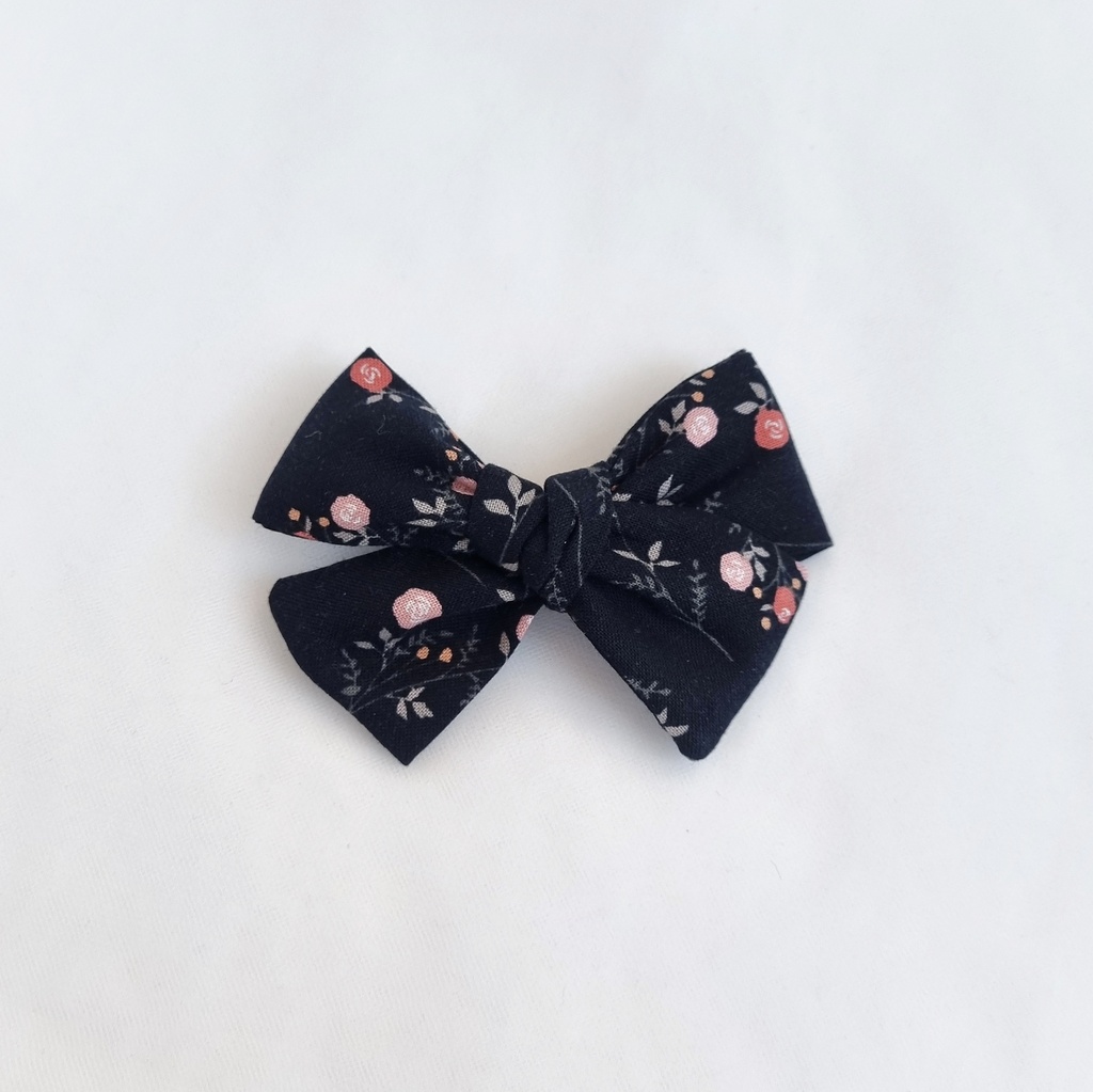 Заколка-зажим "Хлопковый бант" черный с розами