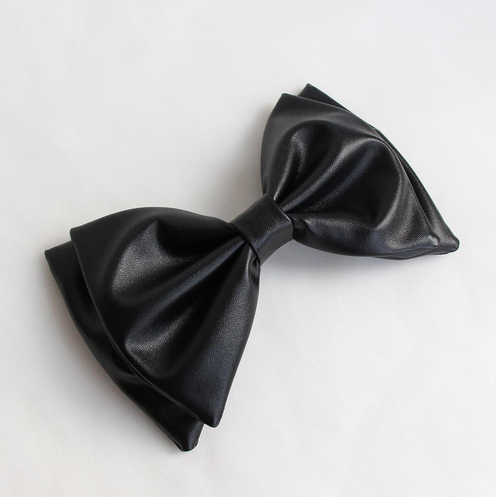 Заколка-автомат "Бант из экокожи" черный