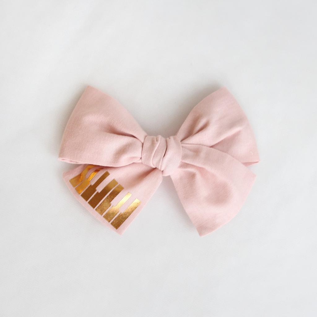 Заколка-зажим "Хлопковый бант с картинкой" светло-розовый