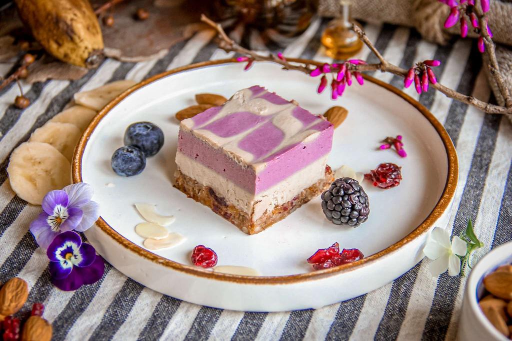 Пирожное "Банан-ягоды"