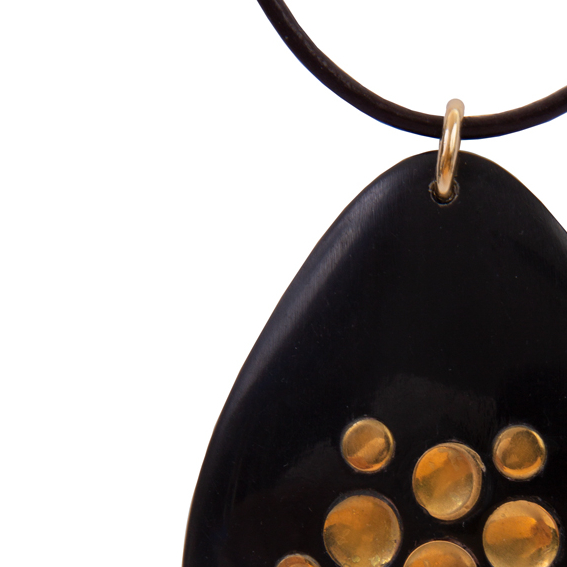 Кулон из рога буйвола