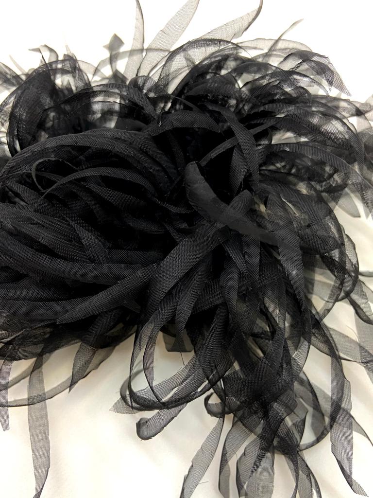 Брошь Хризантема из органзы