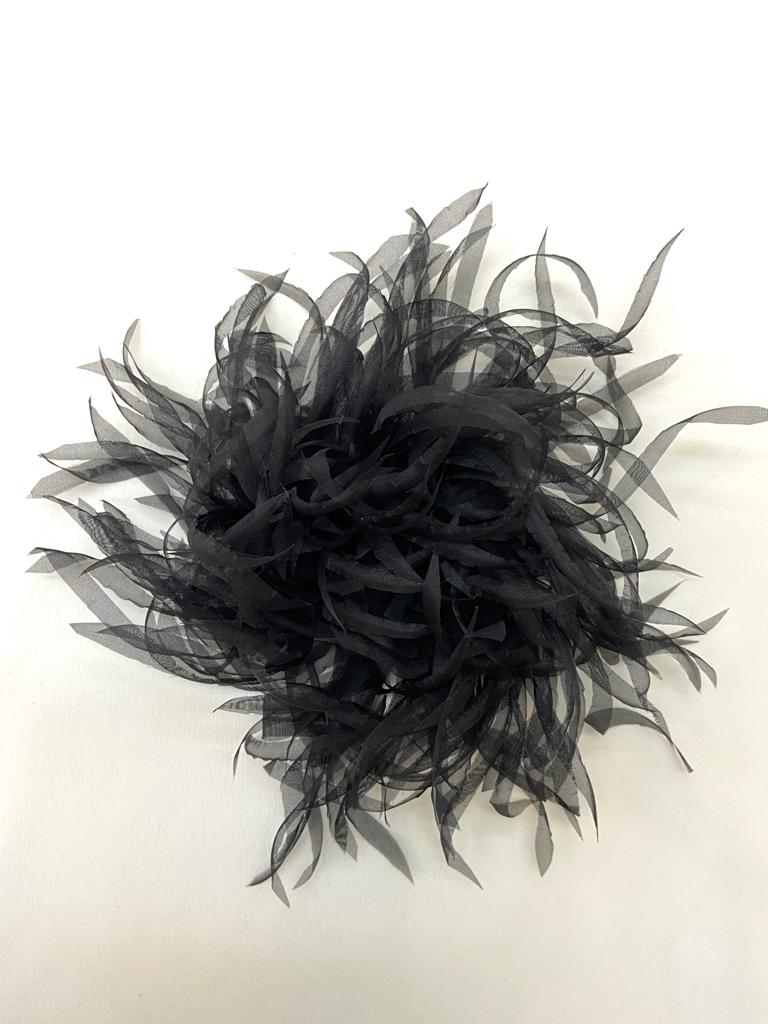 Брошь Хризантема из органзы