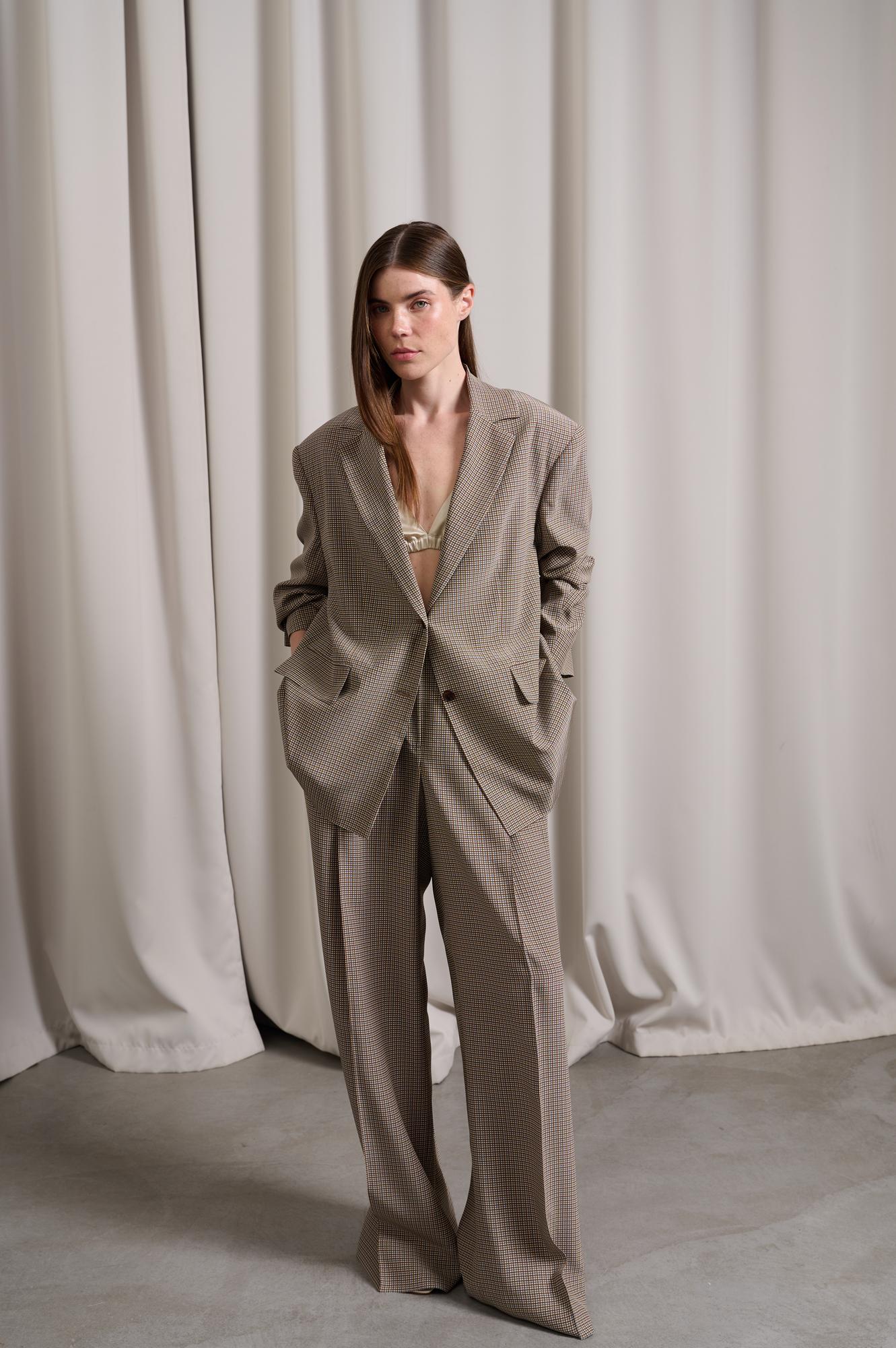 Костюм IRIS  из шелка в гусиную лапку