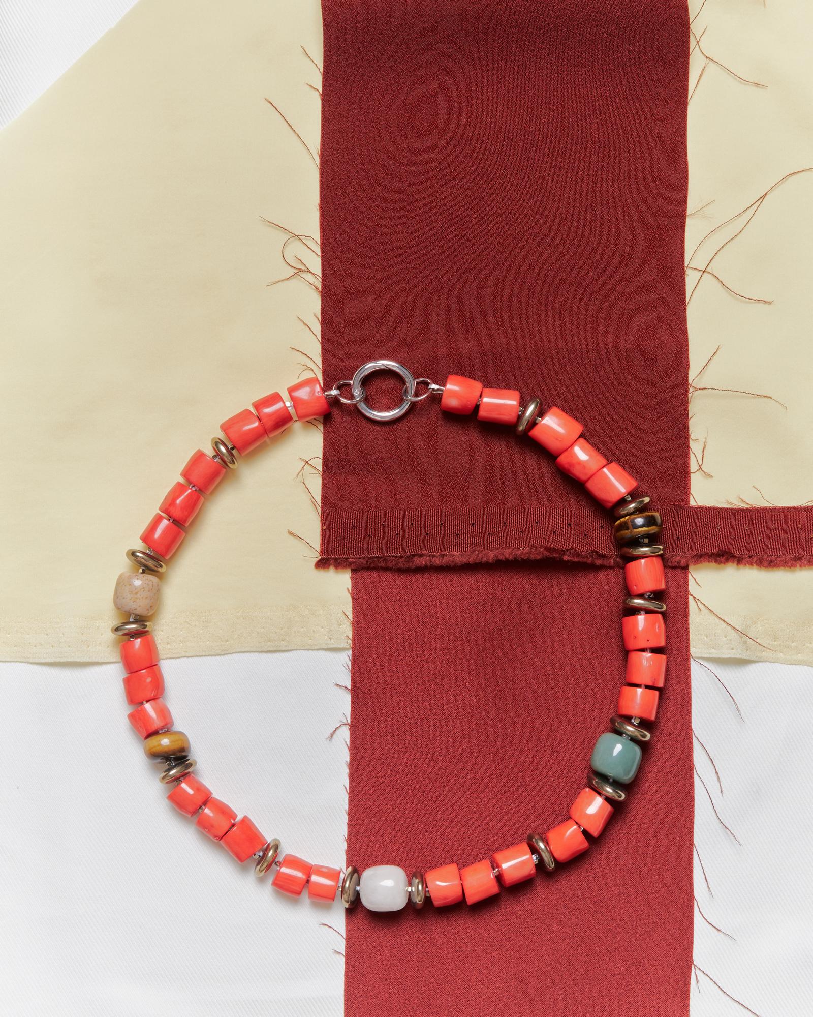 Колье Моро из коралла и камней