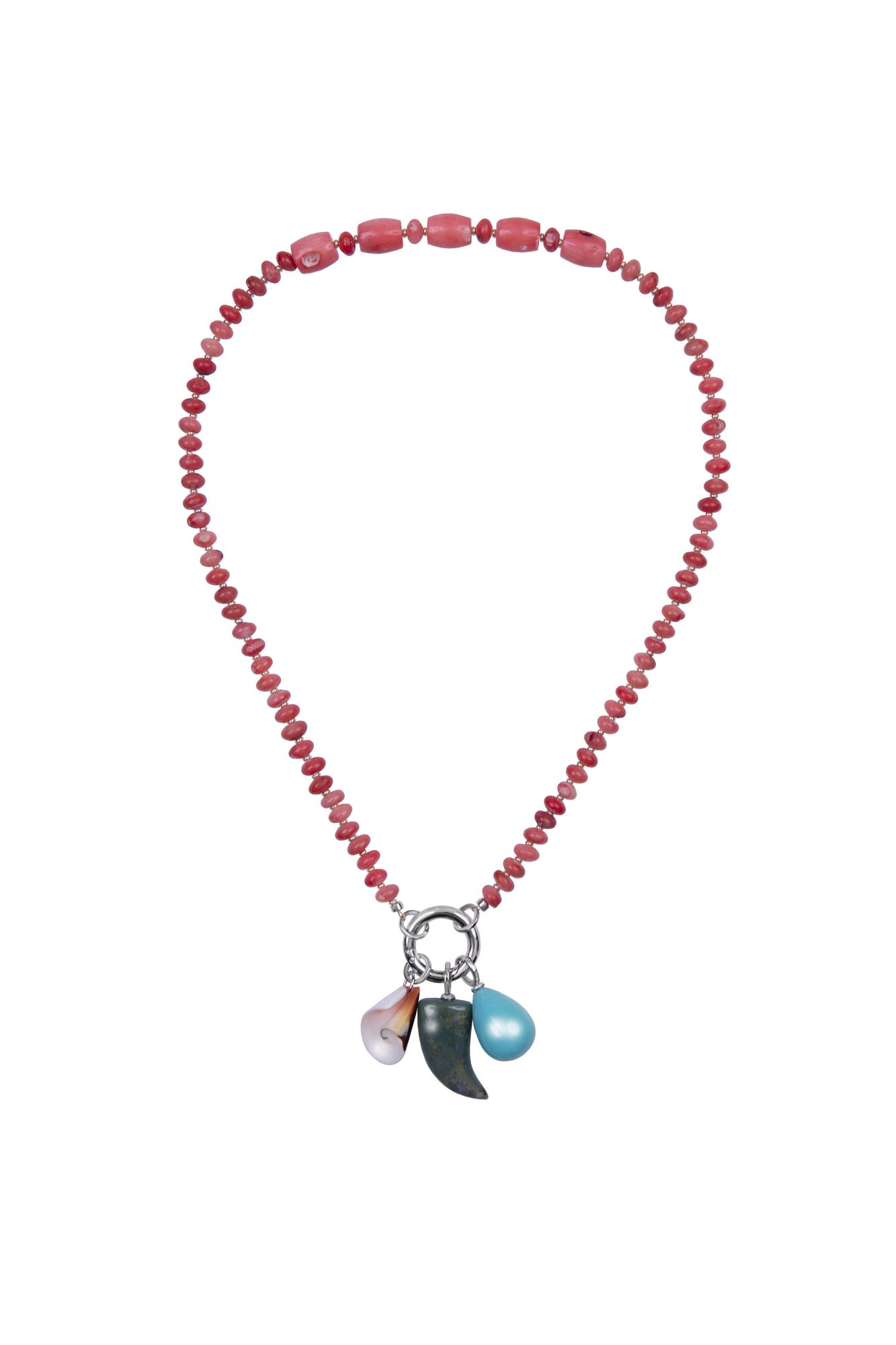 Колье из коралла с подвесками