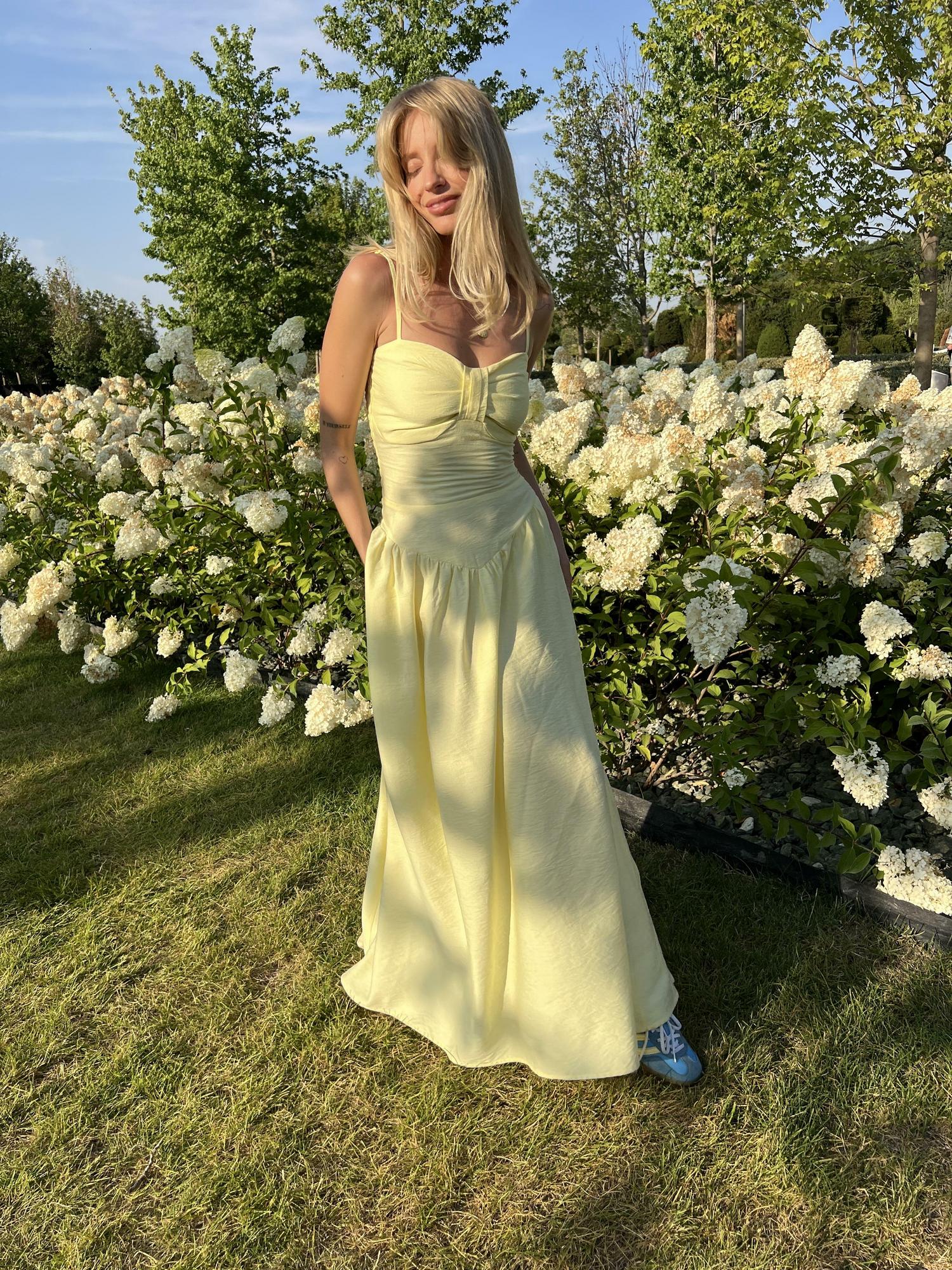 Платье на бретельках в длине макси