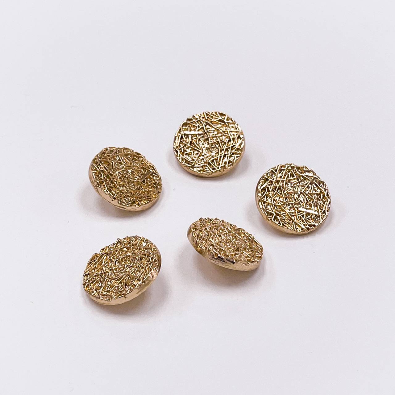 Набор декоративных золотых пуговиц. Звучит как паутинка